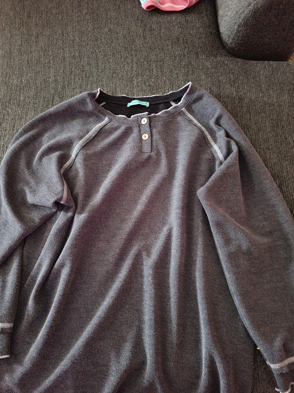 Southern Grace Women's Charcoal Gray Long-Sleeve Henley
